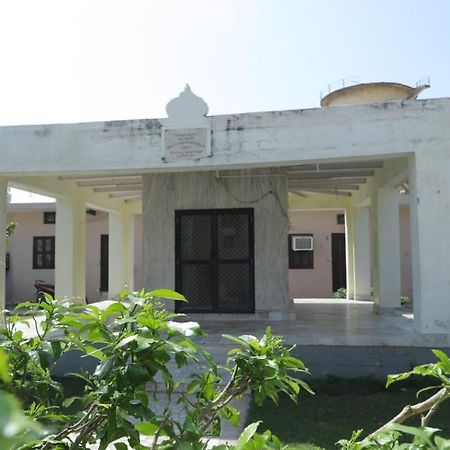 Radha Madhav Ashram Вріндаван Екстер'єр фото
