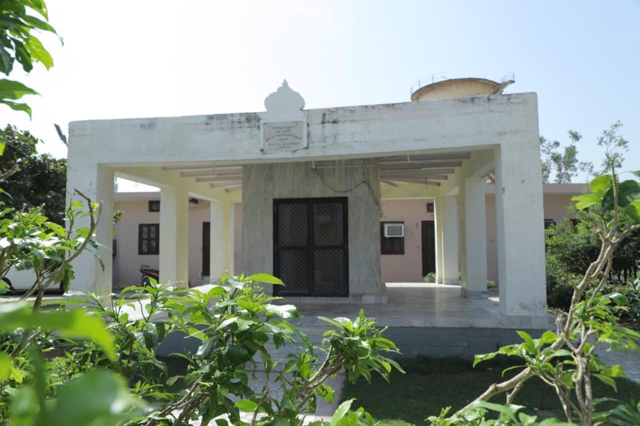 Radha Madhav Ashram Вріндаван Екстер'єр фото